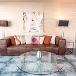 Luxury Bay View Apartment - Darling Harbour