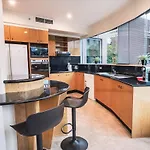 Luxury Bay View Apartment - Darling Harbour