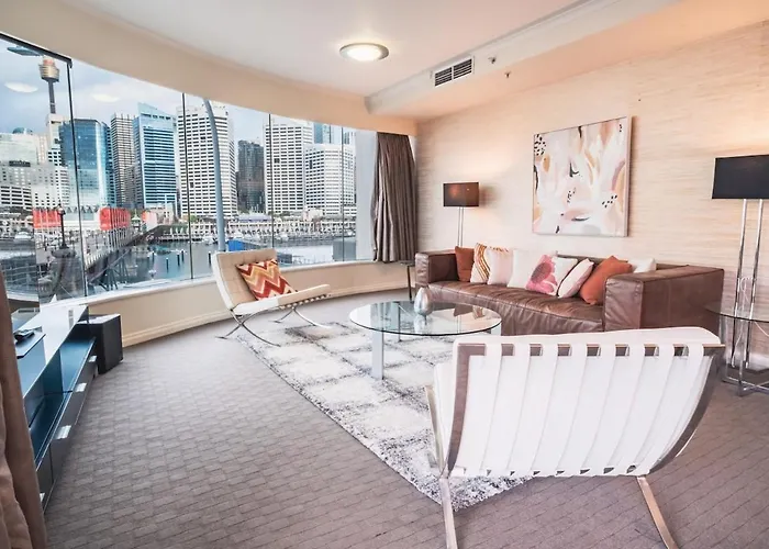 Luxury Bay View Apartment - Darling Harbour