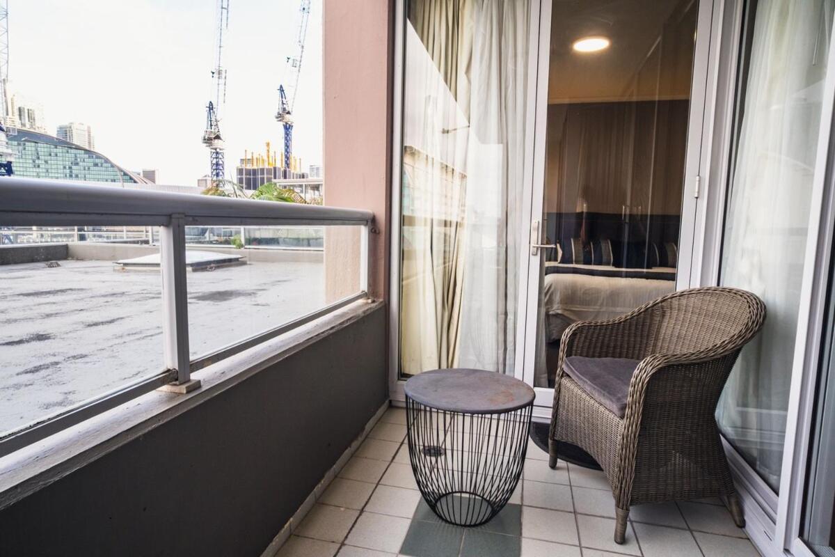 Luxury Bay View - Darling Harbour Apartment